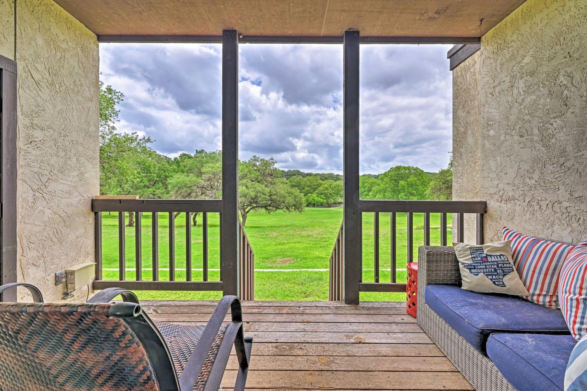 Modern Lakeside Golf Course Retreat With Deck! แคนยอนเลค ภายนอก รูปภาพ