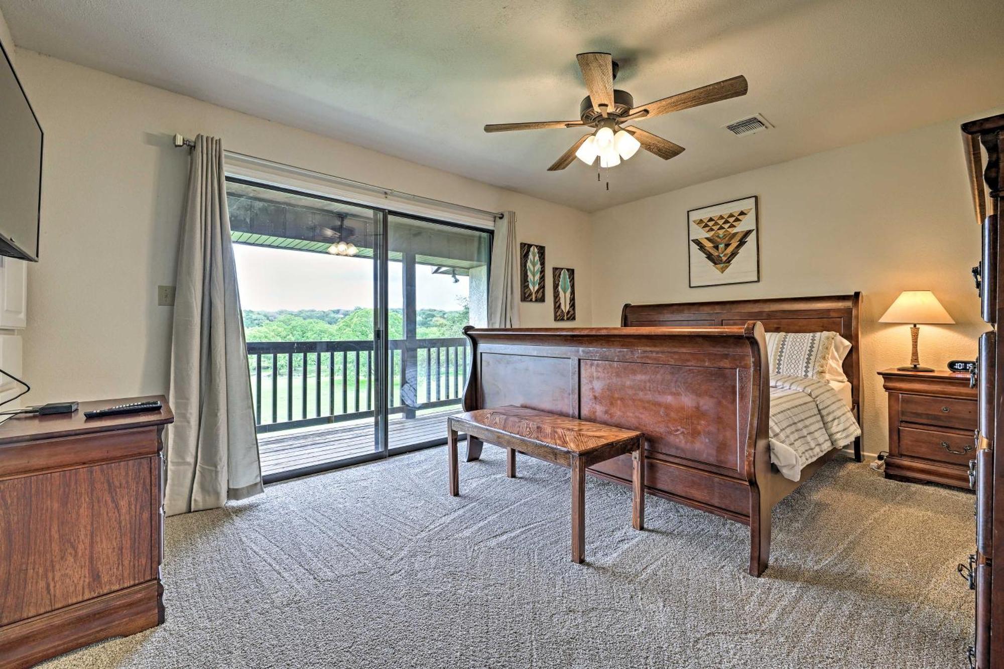 Modern Lakeside Golf Course Retreat With Deck! แคนยอนเลค ภายนอก รูปภาพ